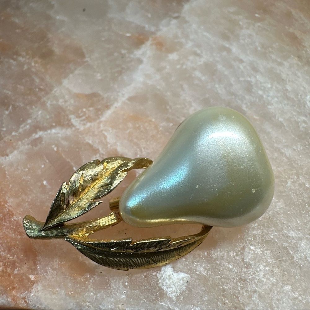 Vintage JJ Gold and Cream Pearl Brooch Pin with Leaf Design 1831 R - Picture 5 of 8